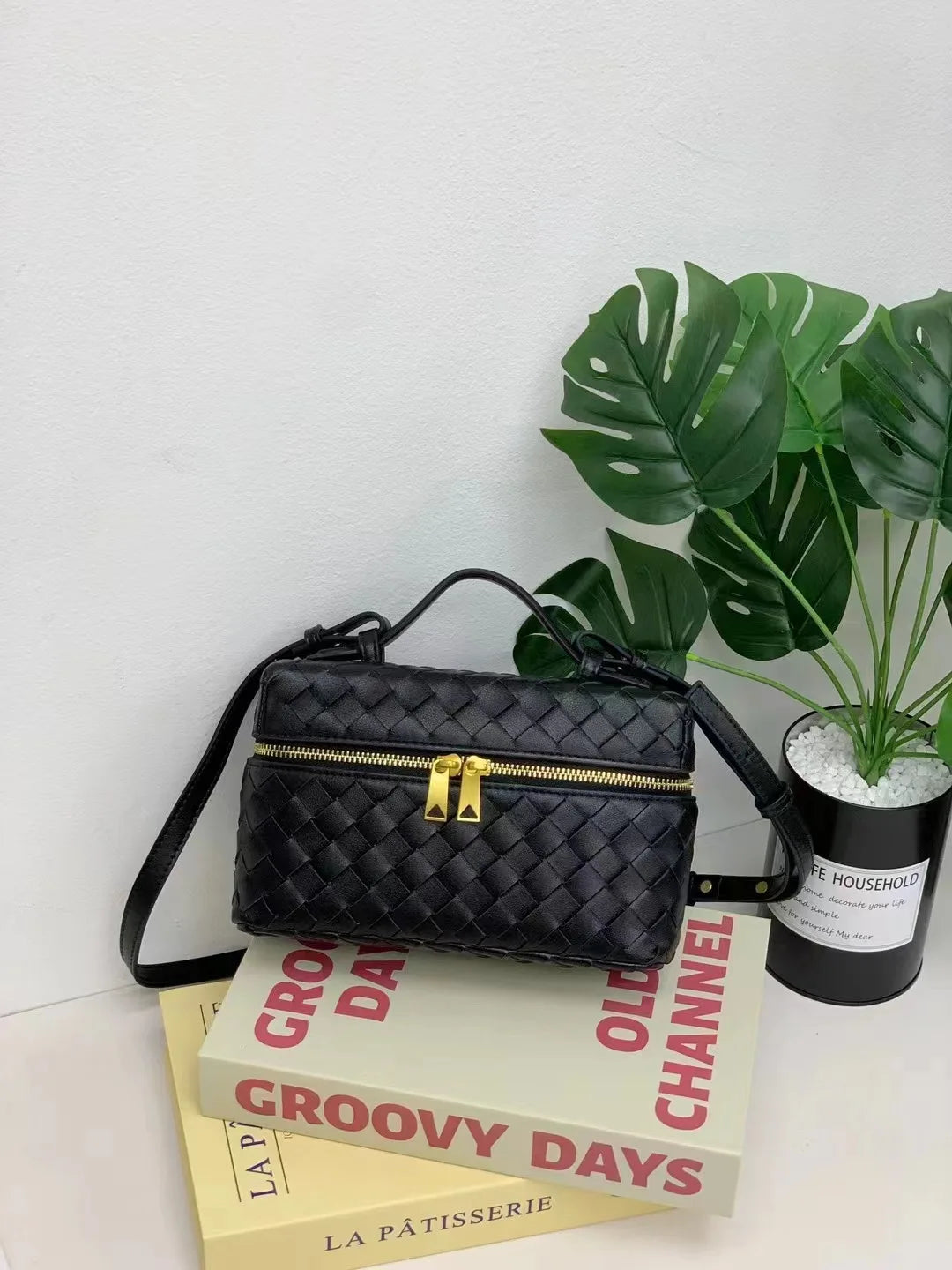 2025 New Genuine Leather Woven Handbag Elegance Handmade Woven Crossbody Bag Women's High-End Single Shoulder Bag