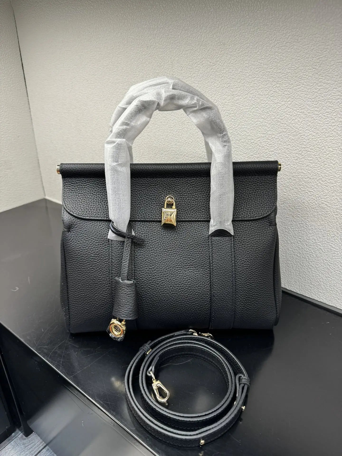 2025 Luxury Large Capacity Tote Bag for Women LP Natural Cowhide Two Versatile Zipper Handbag for Travel Commuting Leather