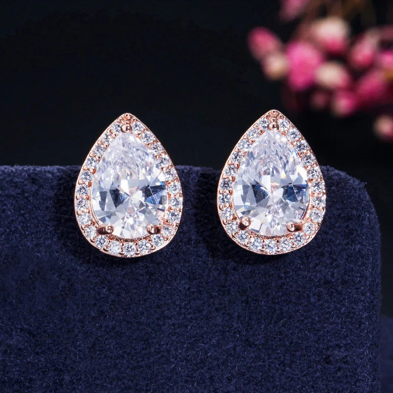 Vintage Design Pure White Gold Plated Cubic Zirconia Pear Cut Crystal Stud Earrings for Women CZ Jewelry Costume Accessories
