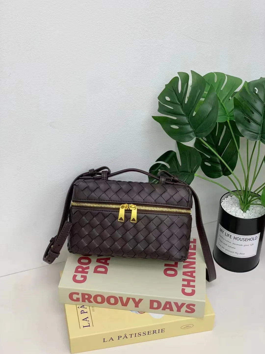 2025 New Genuine Leather Woven Handbag Elegance Handmade Woven Crossbody Bag Women's High-End Single Shoulder Bag