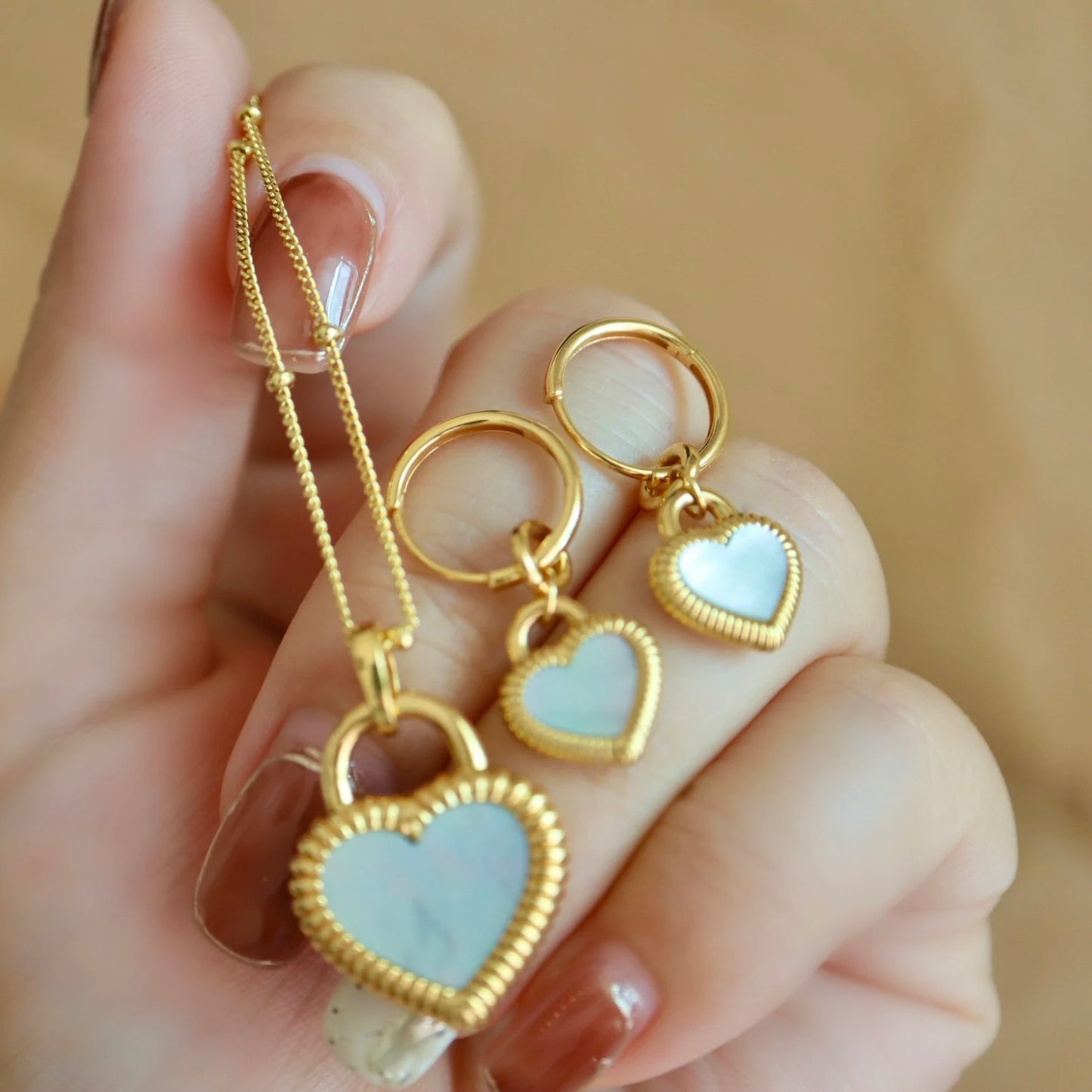 18K Real Gold Pendant for Women Double Sided Onyx & Mother Pearl Heart Gemstone Jewelry for Parties