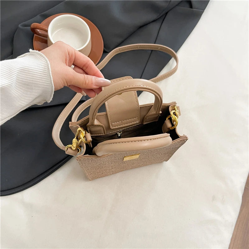 2025 Trend Handbag - Designer's Luxurious Square Shoulder Bag. Polyester-lined Ladies' Bag.