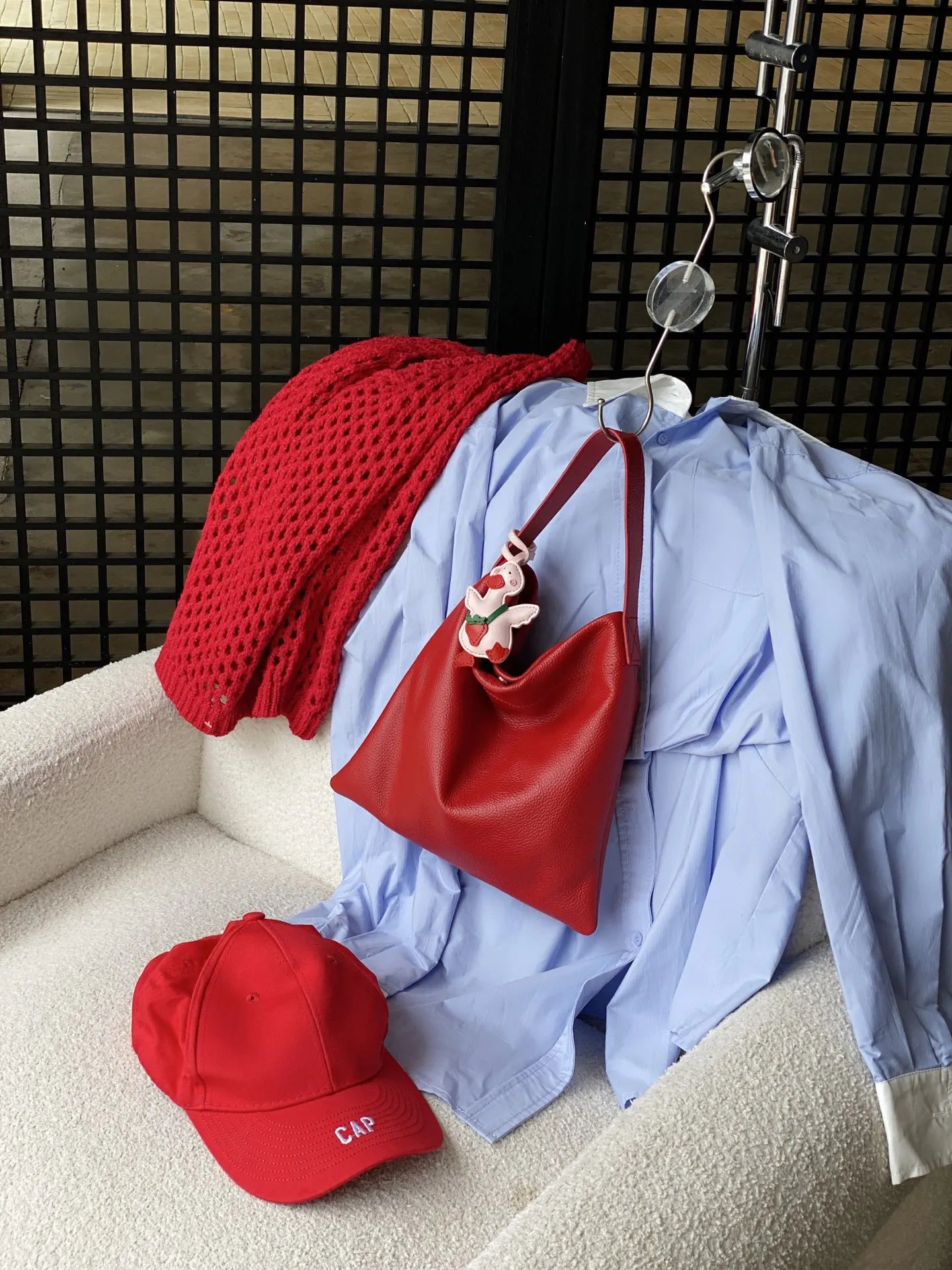 2025 Minimalist Casual Niche Fashion Women's Leather Bucket Bag Single Shoulder Crossbody Strap for Evening Use