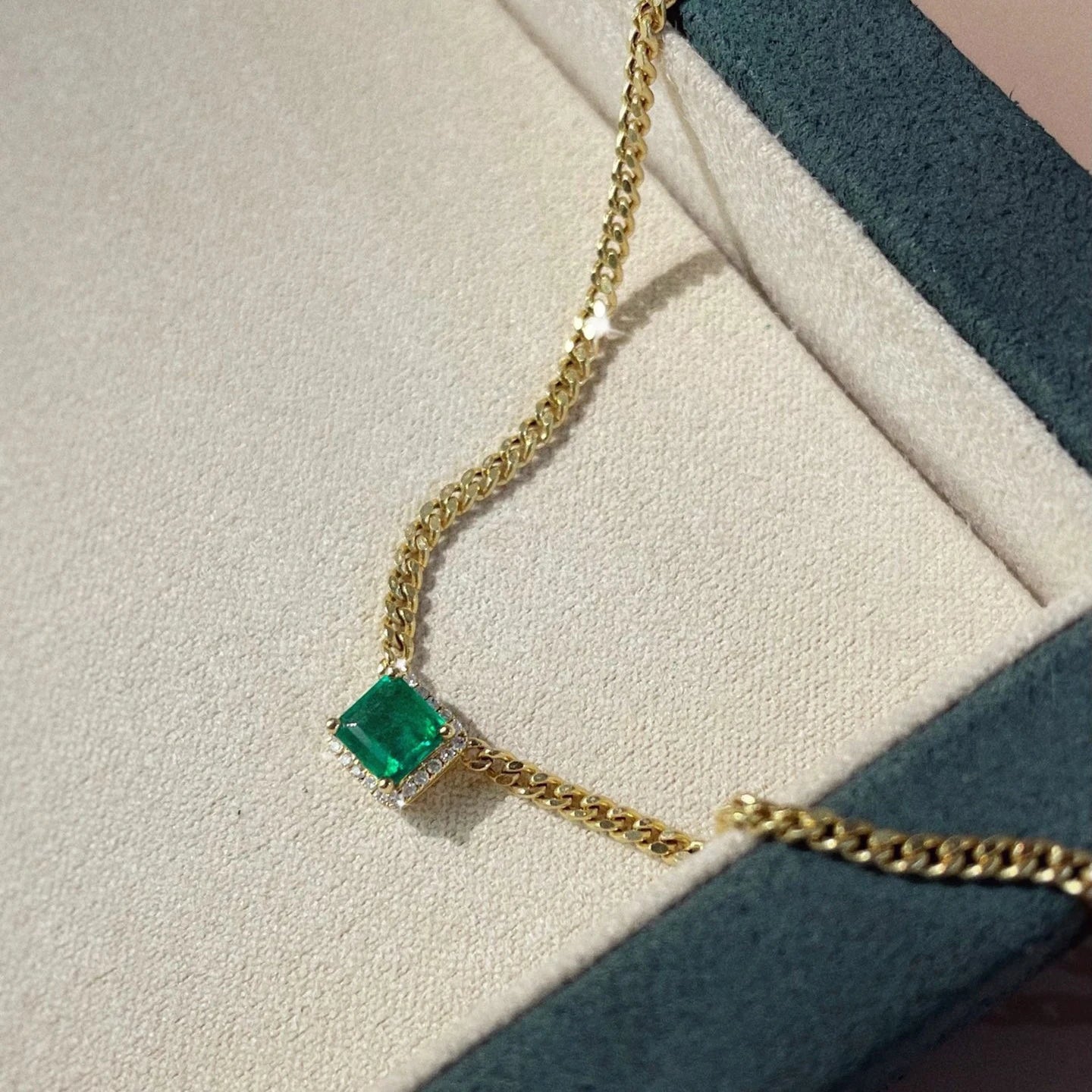 2025 Elegant 18K Solid Yellow Gold Green Natural Emerald Diamond Gemstone Pendant Necklace Fine Jewelry for Women Girl for Gift