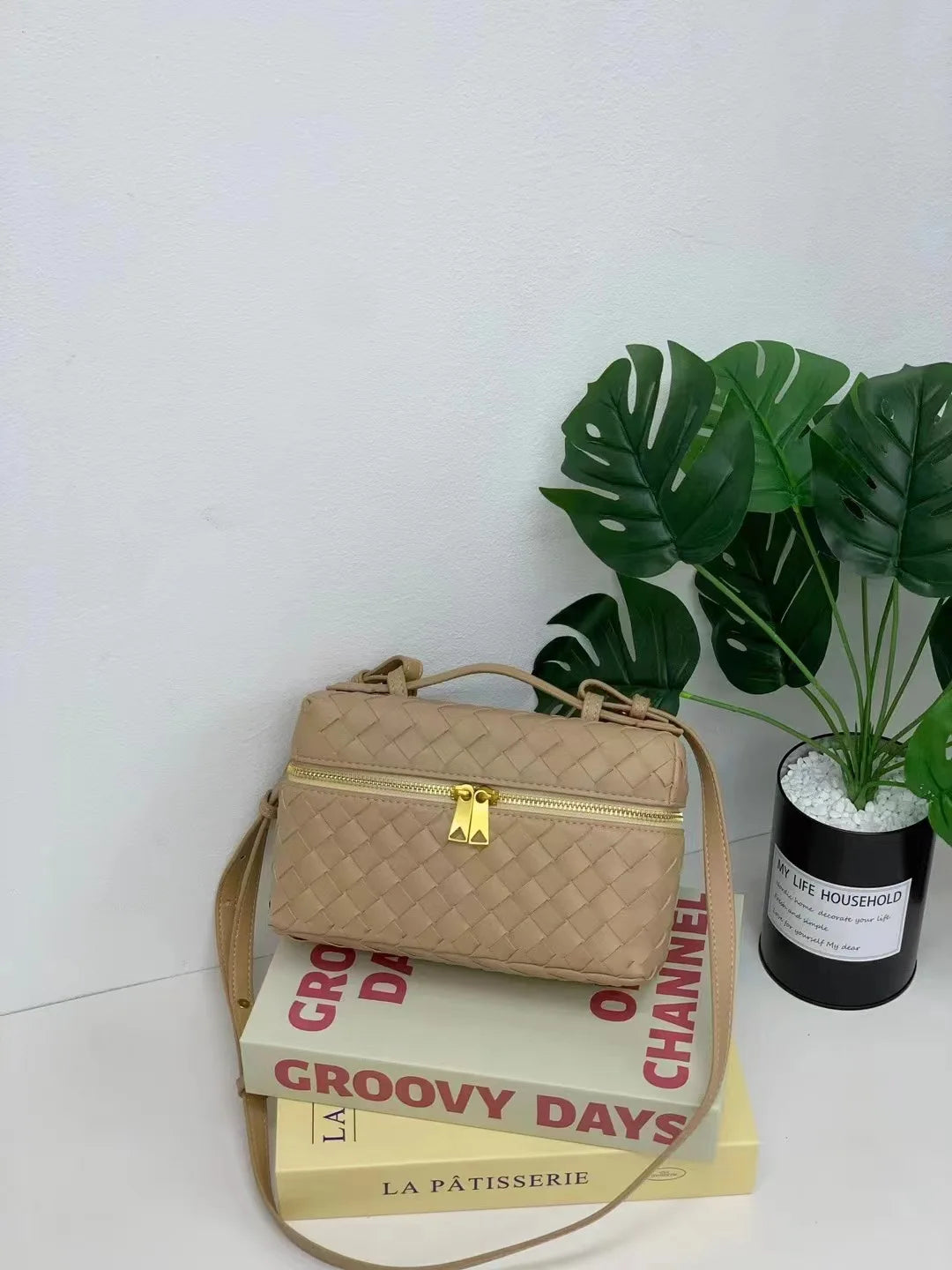 2025 New Genuine Leather Woven Handbag Elegance Handmade Woven Crossbody Bag Women's High-End Single Shoulder Bag