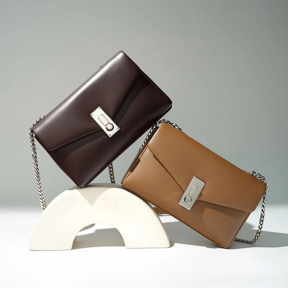 2025 Latest Designer Genuine Cowhide Leather Handbags for Women Fashion Mini Bags with Sequins Chain and Cover Closure