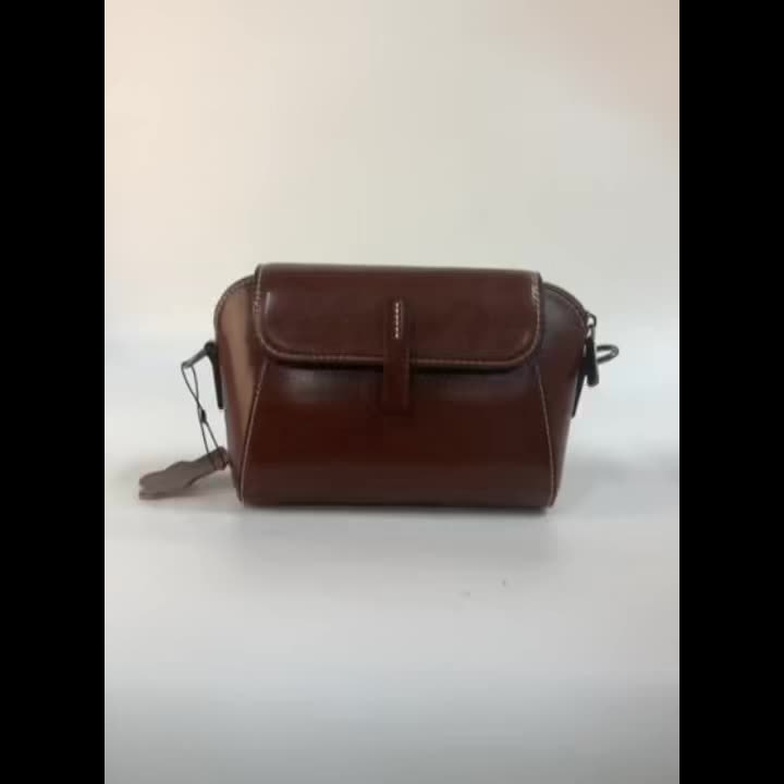 Vintage Black Genuine Leather Shoulder Bag for Women - Adjustable Detachable Strap, Zipper & Magnetic Closure, Compact Crossbody Handbag for Phone & Essentials, Retro Style.