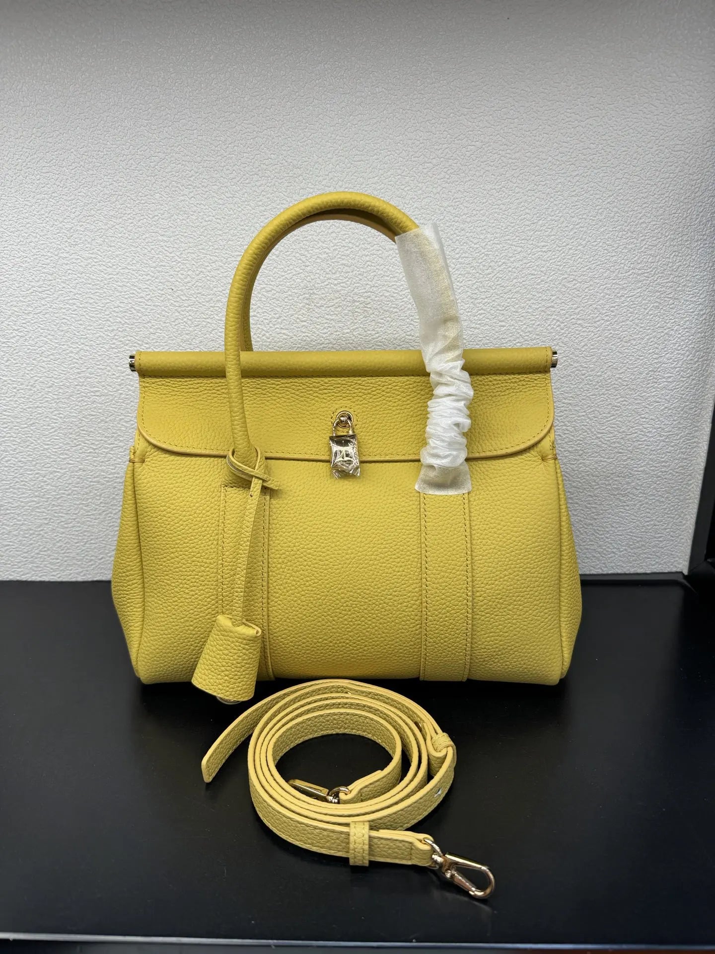 2025 Luxury Large Capacity Tote Bag for Women LP Natural Cowhide Two Versatile Zipper Handbag for Travel Commuting Leather