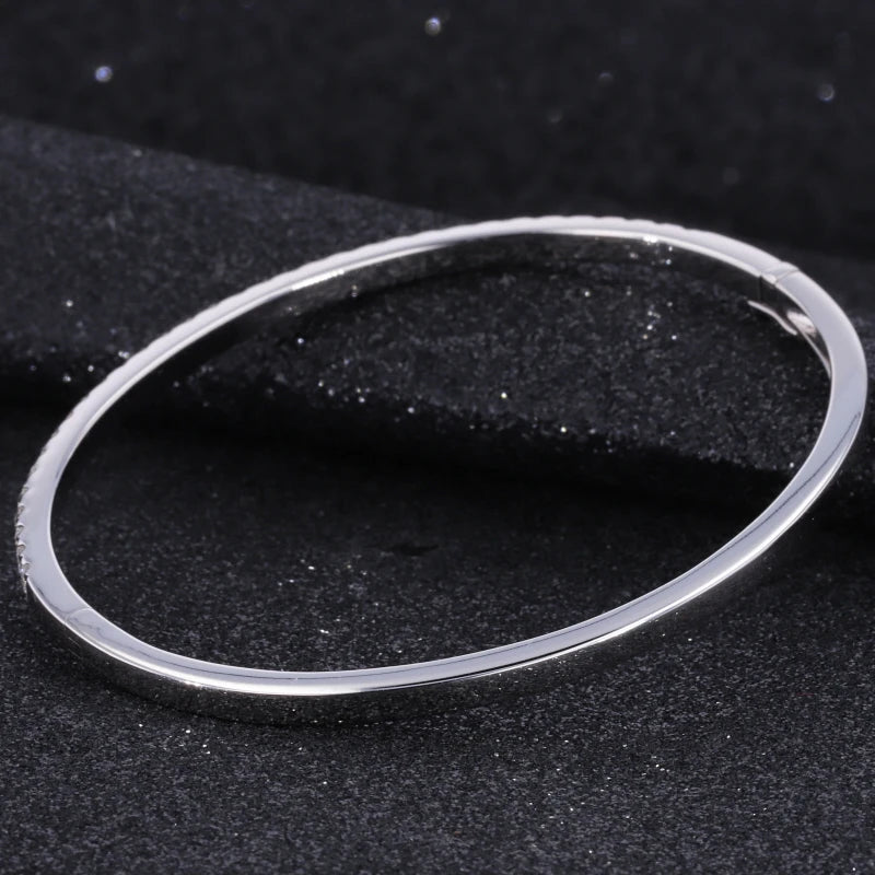 MomentWill 18k White Gold Bracelet  Bangle Gold e VVS Clarity Round Shape DEF Moissanite
