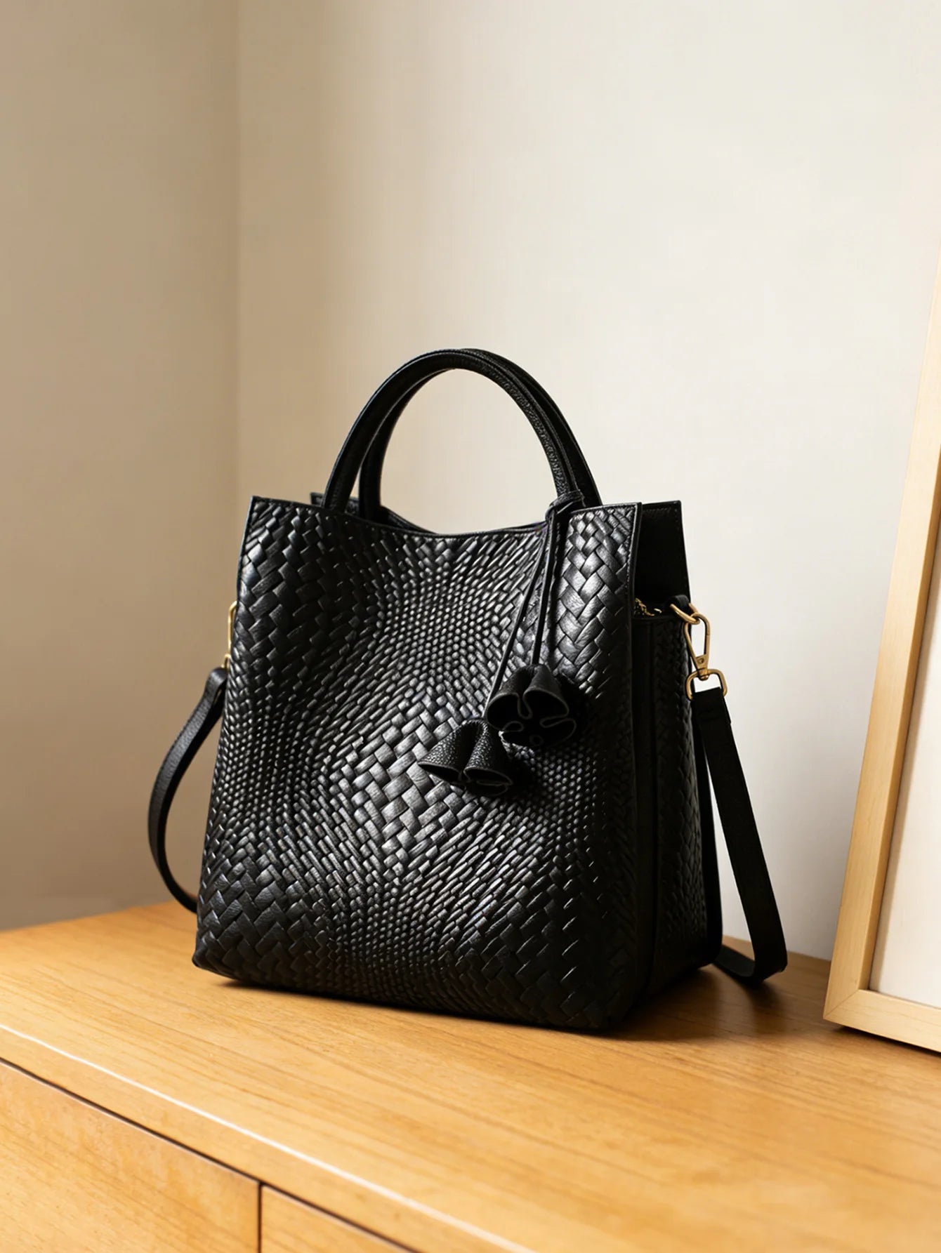 New Arrival Women's Fashion Woven Leather Tote Bag Genuine Cowhide Leather Portable Shoulder Bag for Spring Autumn