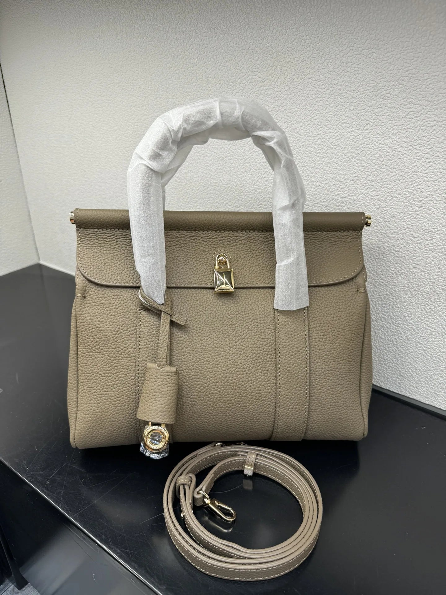 2025 Luxury Large Capacity Tote Bag for Women LP Natural Cowhide Two Versatile Zipper Handbag for Travel Commuting Leather