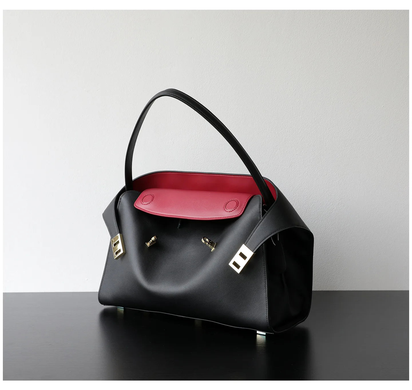 2025 Luxury Casual Tote Handbag for Women Durable Designer Lock Closure Portable Tote Bag