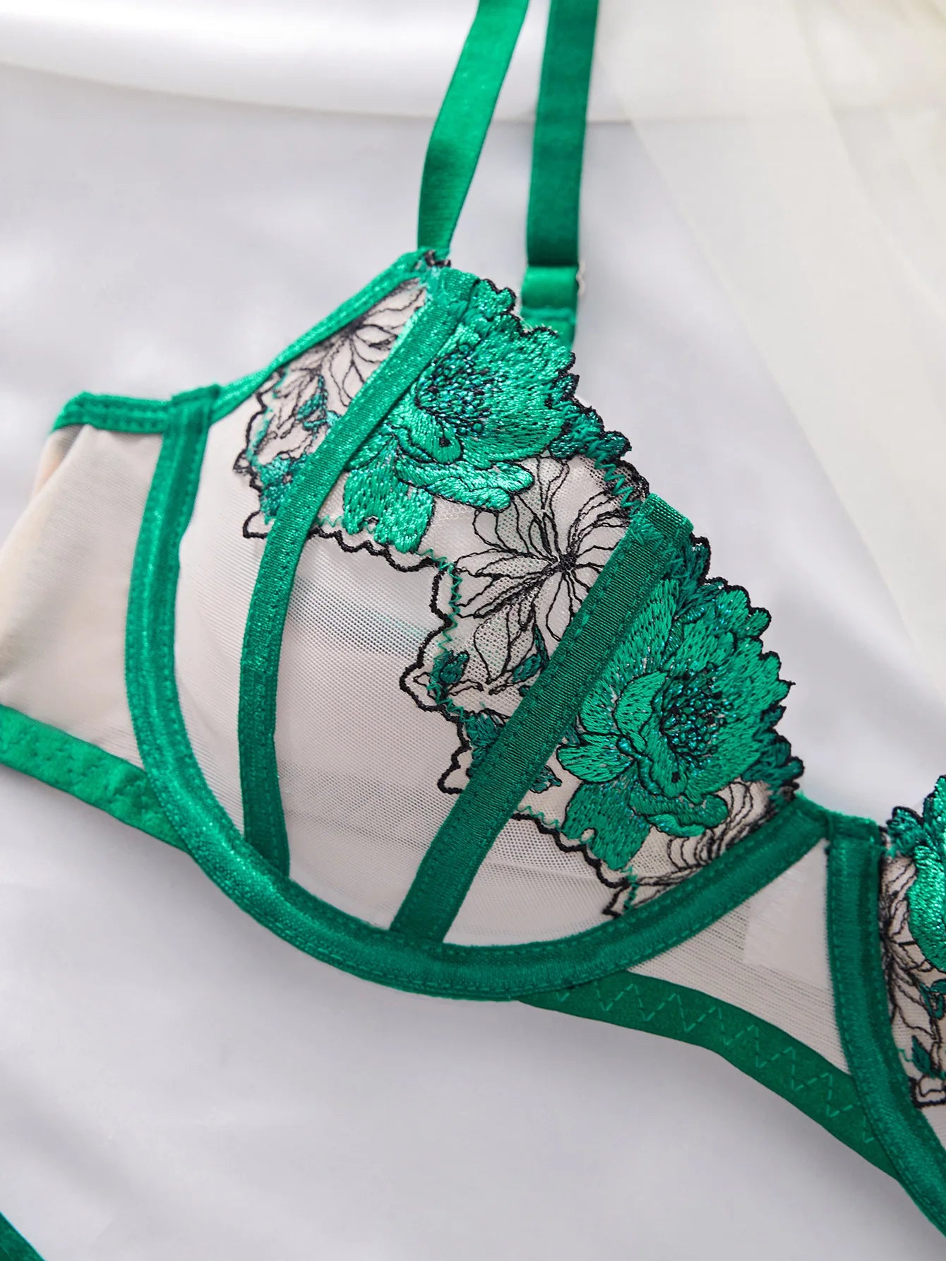 Sexy Underwear Green Flower Embroidery Two Piece Set Bra with G-Thong Lingerie Valentine's Day Underwear for Girls