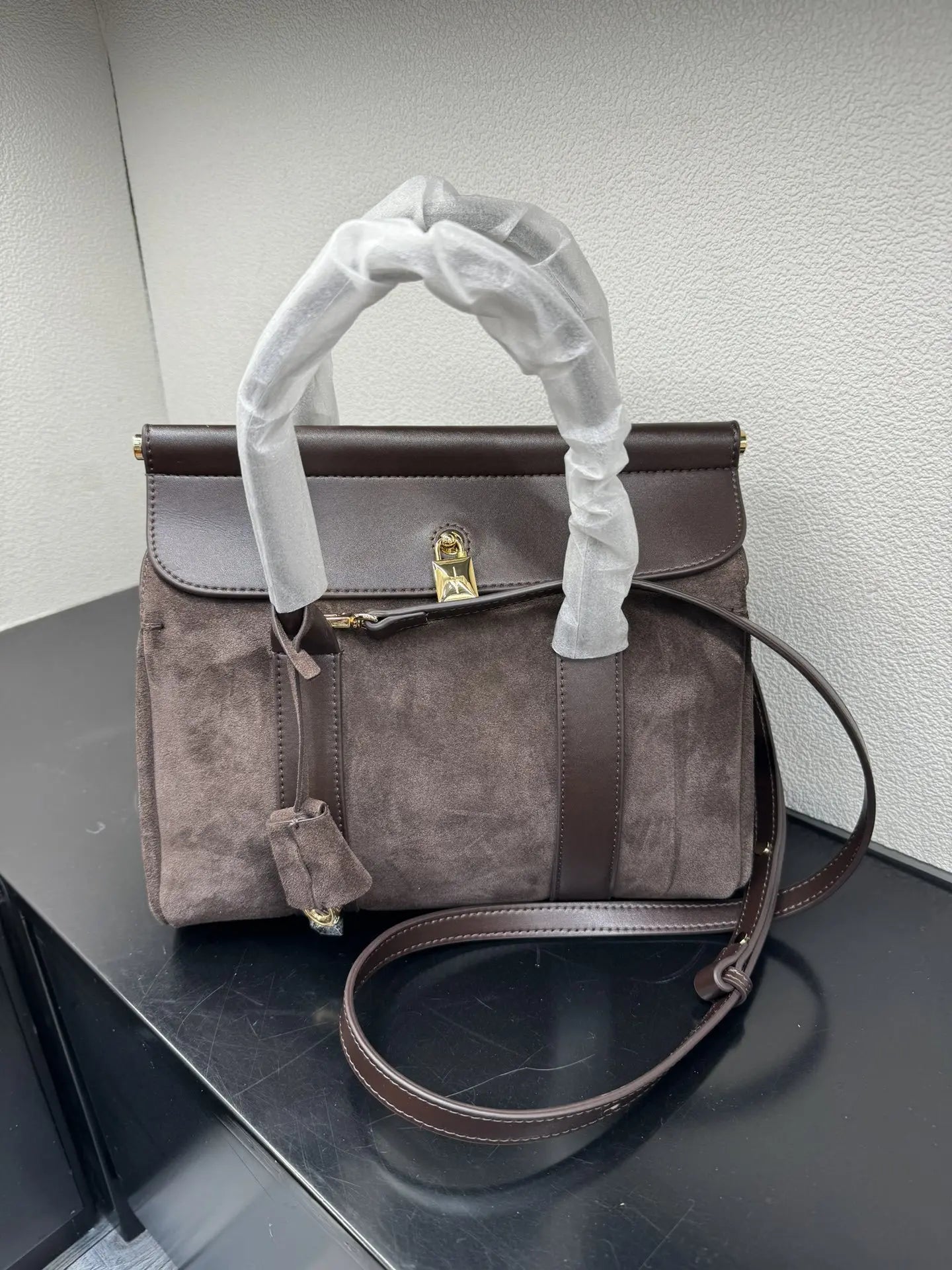 2025 Luxury Large Capacity Tote Bag for Women LP Natural Cowhide Two Versatile Zipper Handbag for Travel Commuting Leather