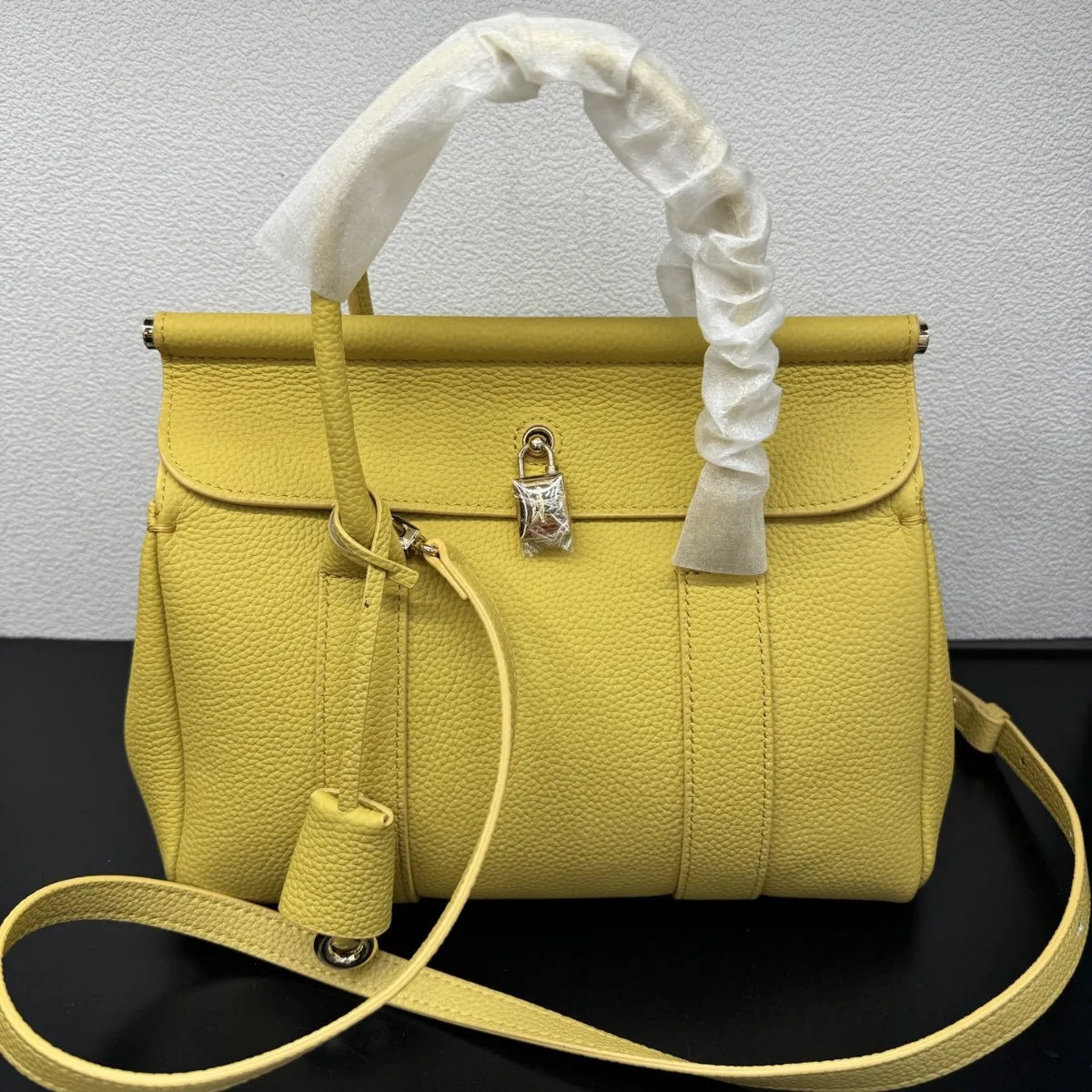 2025 Luxury Large Capacity Tote Bag for Women LP Natural Cowhide Two Versatile Zipper Handbag for Travel Commuting Leather