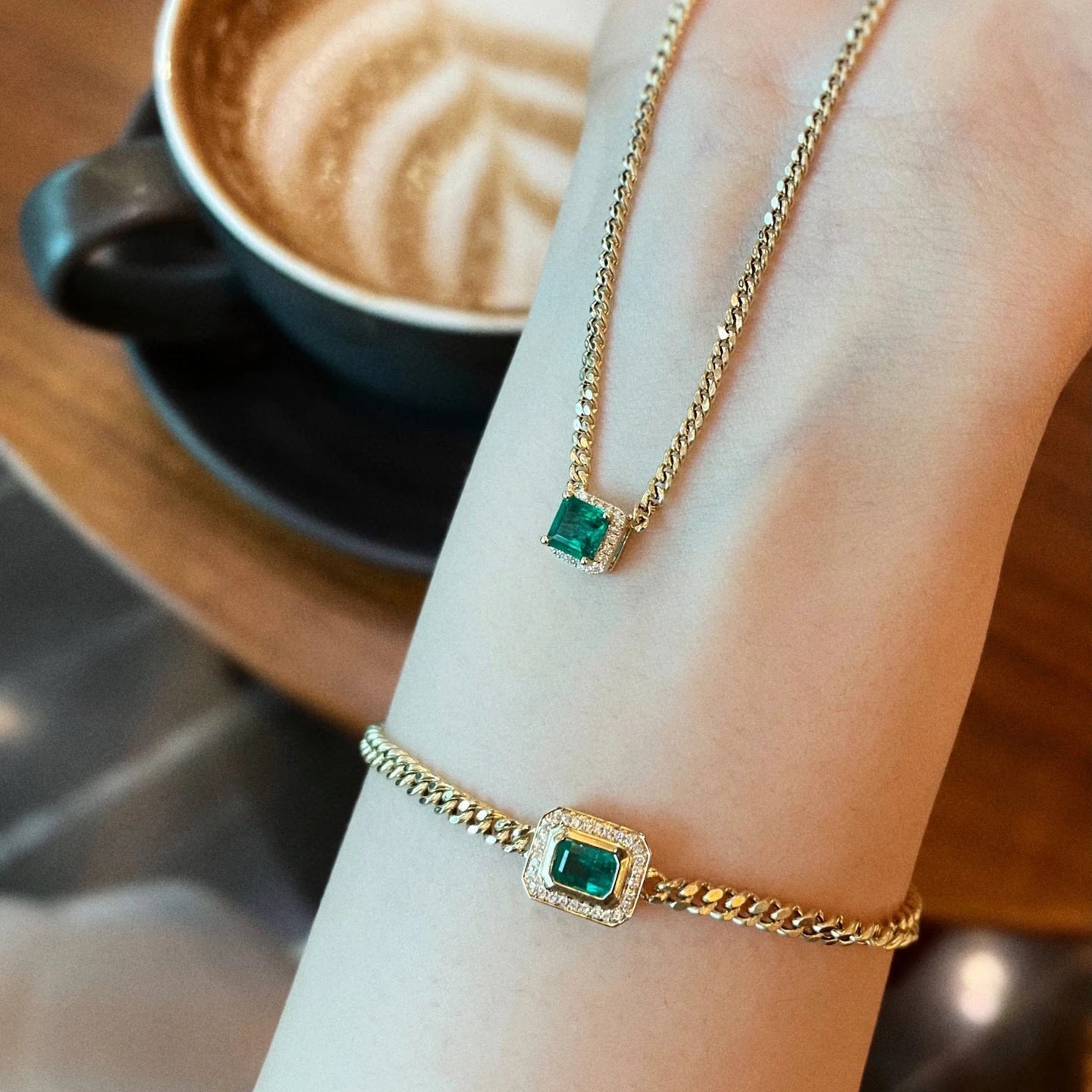 2025 Elegant 18K Solid Yellow Gold Green Natural Emerald Diamond Gemstone Pendant Necklace Fine Jewelry for Women Girl for Gift